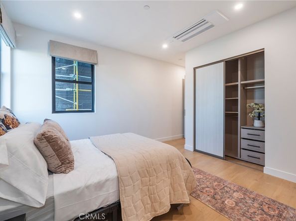 422 20th Street, Huntington Beach CA 92648