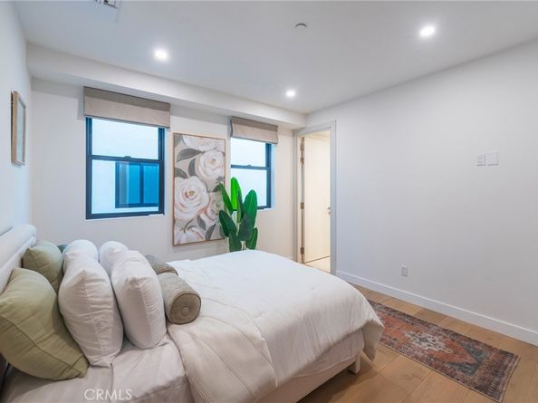 422 20th Street, Huntington Beach CA 92648