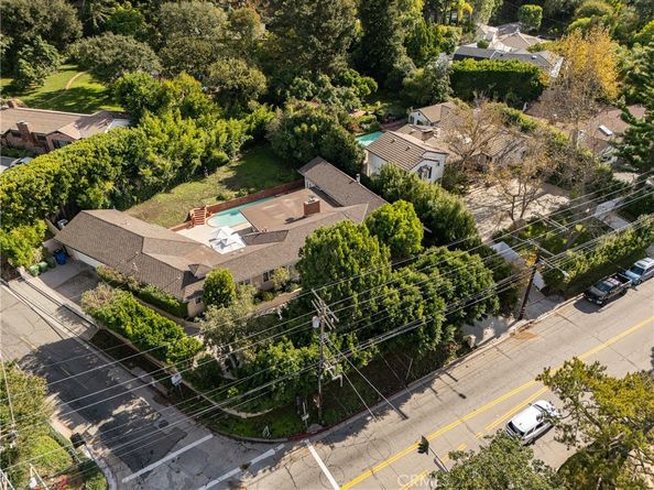 2072 Coldwater Canyon, Beverly Hills CA 90210