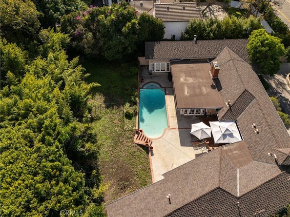 2072 Coldwater Canyon, Beverly Hills CA 90210