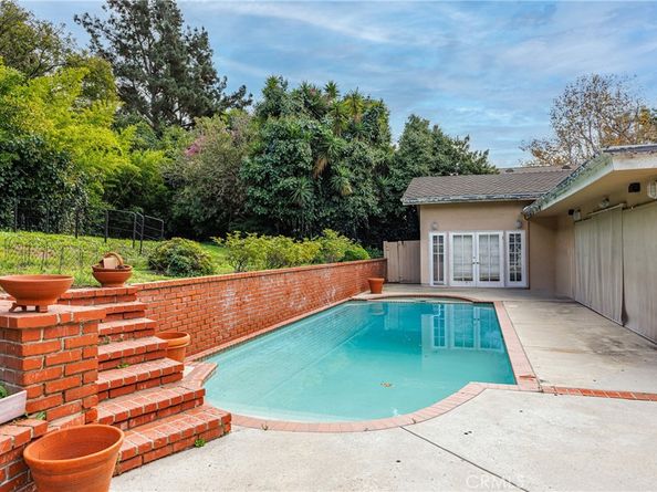 2072 Coldwater Canyon, Beverly Hills CA 90210