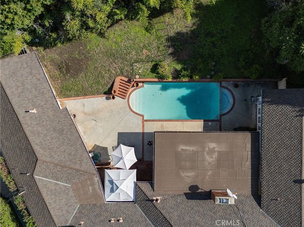 2072 Coldwater Canyon, Beverly Hills CA 90210