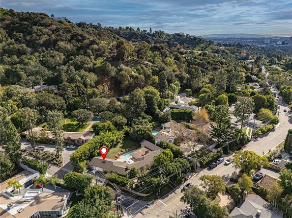 2072 Coldwater Canyon, Beverly Hills CA 90210