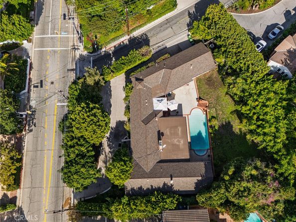 2072 Coldwater Canyon, Beverly Hills CA 90210