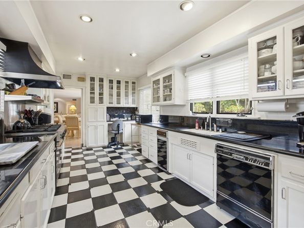 2072 Coldwater Canyon, Beverly Hills CA 90210