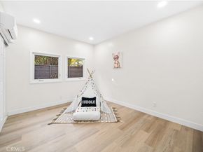 713 Flower Ave, Venice CA 90291