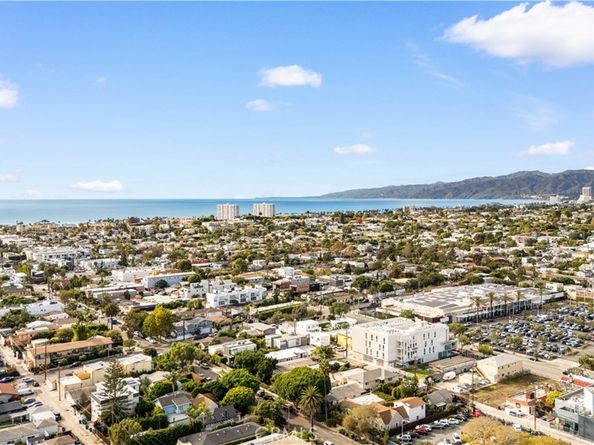 713 Flower Ave, Venice CA 90291