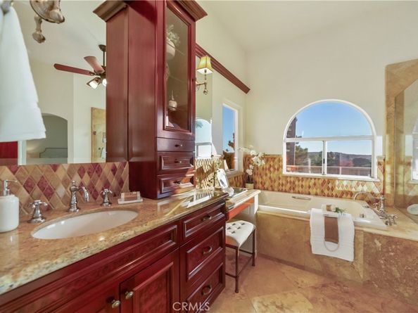5056 Nighthawk Way, Oceanside CA 92056