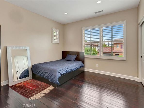 27 Looking Glass, Irvine CA 92620
