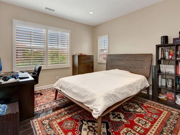 27 Looking Glass, Irvine CA 92620