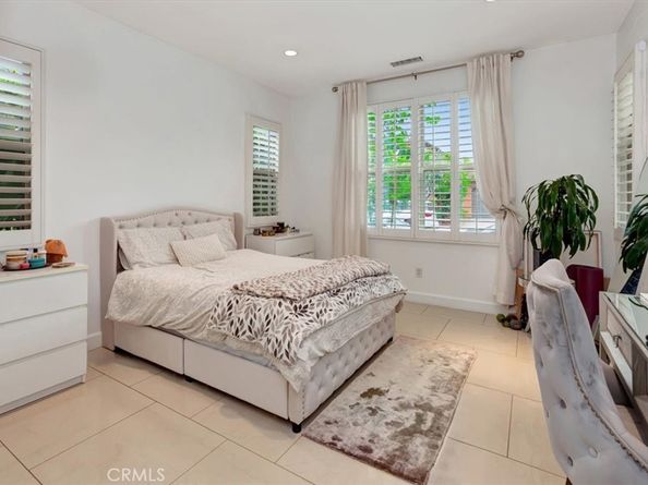27 Looking Glass, Irvine CA 92620