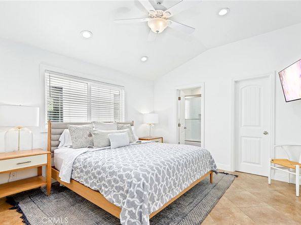 916 E Oceanfront, Newport Beach CA 92661