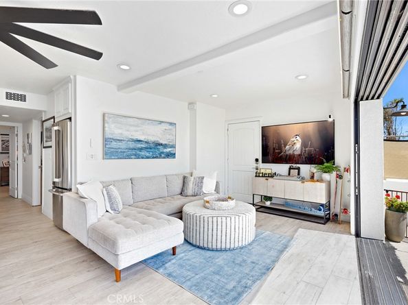 916 E Oceanfront, Newport Beach CA 92661