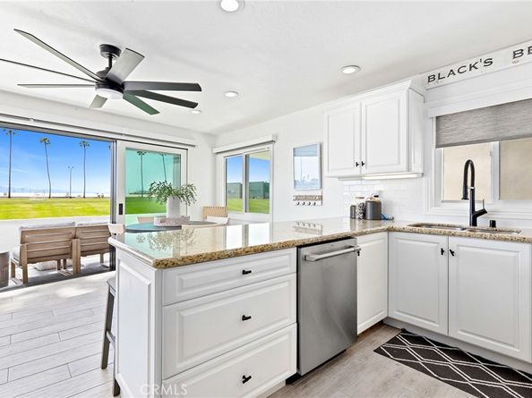 916 E Oceanfront, Newport Beach CA 92661