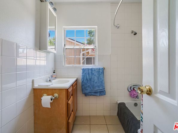 14043 Calvert Street, Van Nuys CA 91401