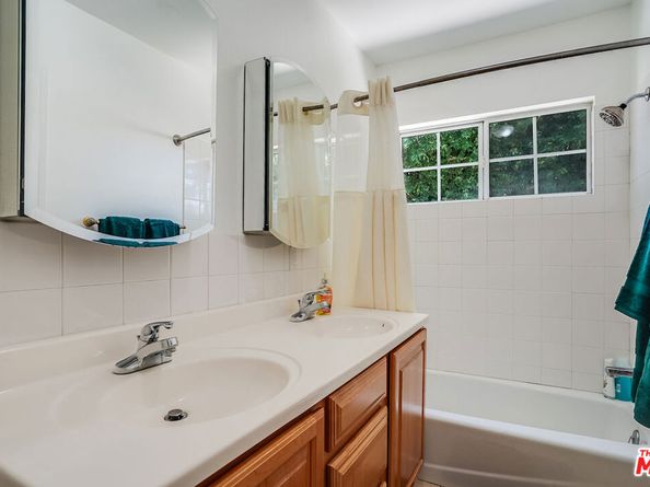 14043 Calvert Street, Van Nuys CA 91401