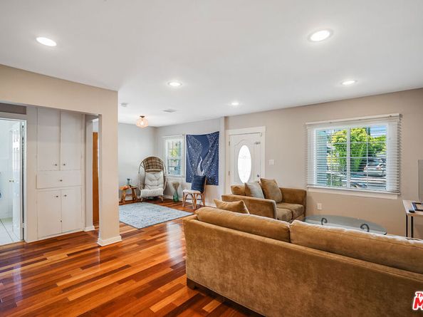 14043 Calvert Street, Van Nuys CA 91401