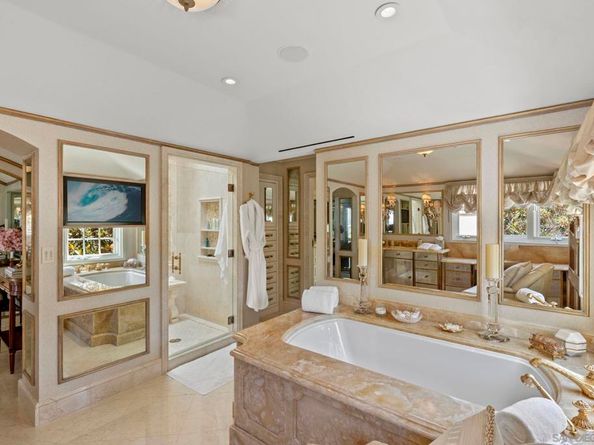 1900 Spindrift Dr, La Jolla CA 92037