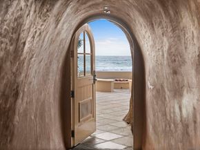 1900 Spindrift Dr, La Jolla CA 92037