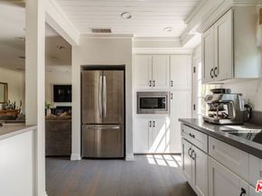 6200 Topeka Drive, Tarzana CA 91335