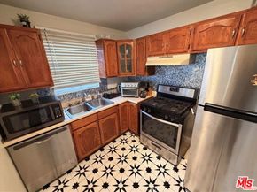 536 W 42nd Street, Los Angeles CA 90037