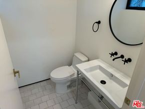 611 Broadway Street, Venice CA 90291