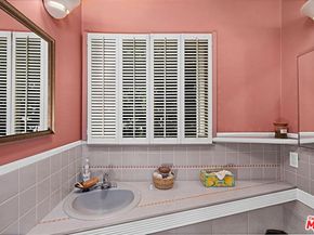 13522 Delano Street, Van Nuys CA 91401