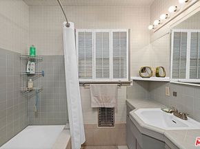 13522 Delano Street, Van Nuys CA 91401