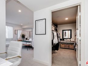 10878 Bloomfield Street 211, Toluca Lake CA 91602