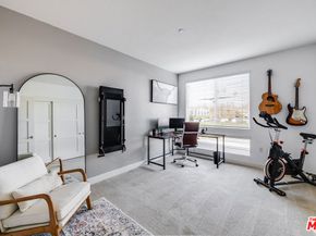 10878 Bloomfield Street 211, Toluca Lake CA 91602