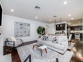 10878 Bloomfield Street 211, Toluca Lake CA 91602