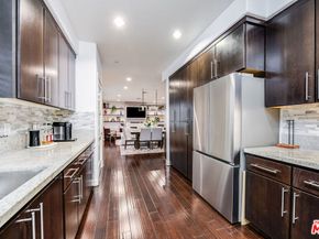 10878 Bloomfield Street 211, Toluca Lake CA 91602