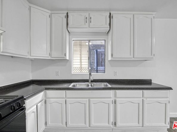 5903 Bonsallo Avenue, Los Angeles CA 90044