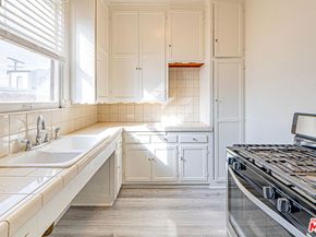 1251 S Wilton Place, Los Angeles CA 90019