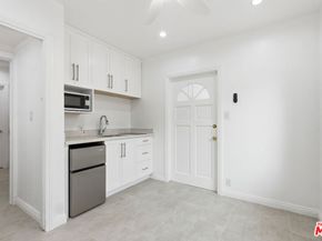 2709 Santa Monica Boulevard, Santa Monica CA 90404