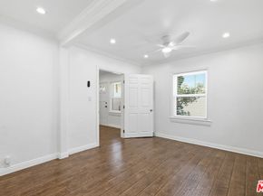 2709 Santa Monica Boulevard, Santa Monica CA 90404