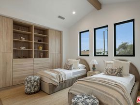 3910 Mclaughlin Avenue, Los Angeles CA 90066