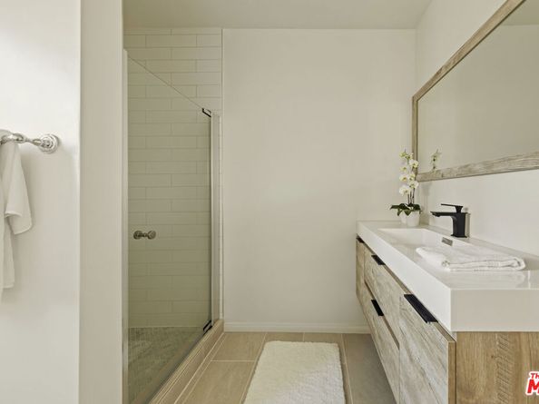 864 Wellesley Avenue, Los Angeles CA 90049