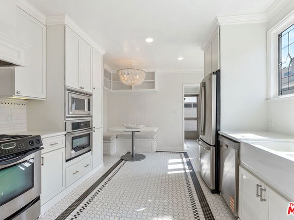 864 Wellesley Avenue, Los Angeles CA 90049