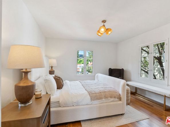 864 Wellesley Avenue, Los Angeles CA 90049