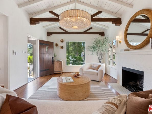 864 Wellesley Avenue, Los Angeles CA 90049