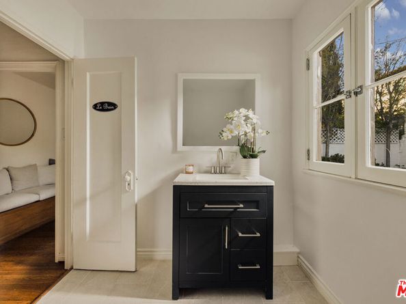 864 Wellesley Avenue, Los Angeles CA 90049