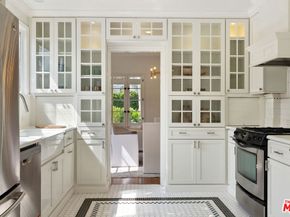 864 Wellesley Avenue, Los Angeles CA 90049