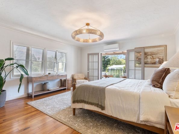 864 Wellesley Avenue, Los Angeles CA 90049