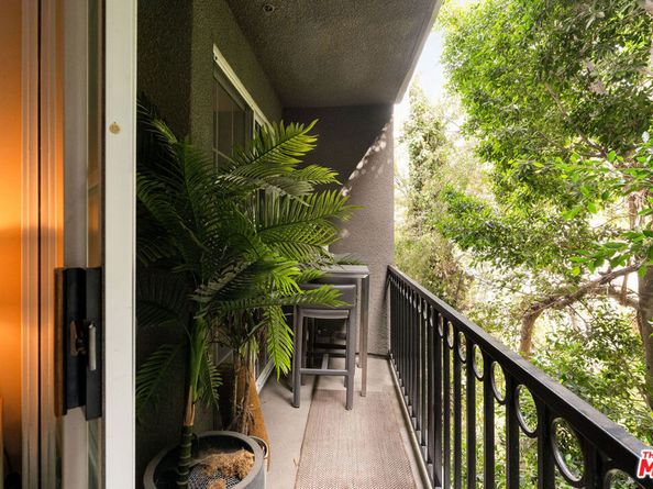 585 N Rossmore Avenue 407, Los Angeles CA 90004