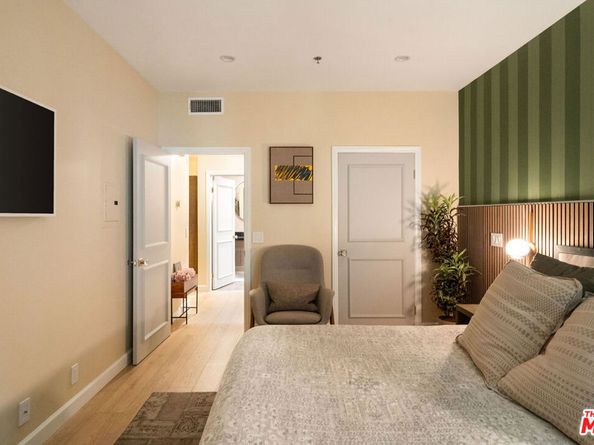 585 N Rossmore Avenue 407, Los Angeles CA 90004