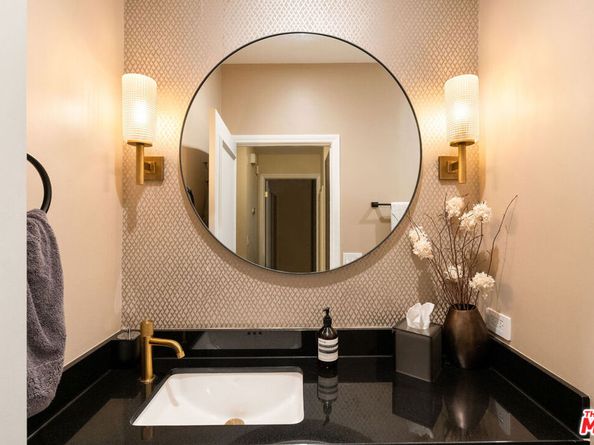 585 N Rossmore Avenue 407, Los Angeles CA 90004