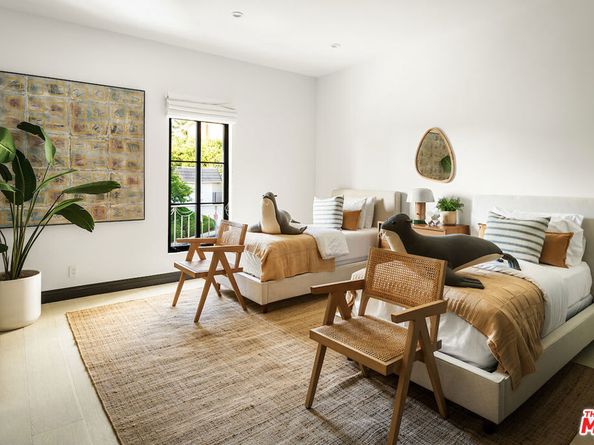 10932 Savona Road, Los Angeles CA 90077