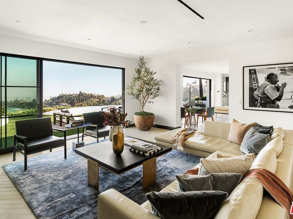 10932 Savona Road, Los Angeles CA 90077