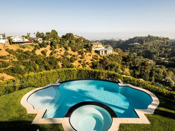 10932 Savona Road, Los Angeles CA 90077